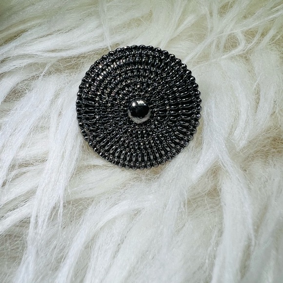 Ring - Picture 3 of 3